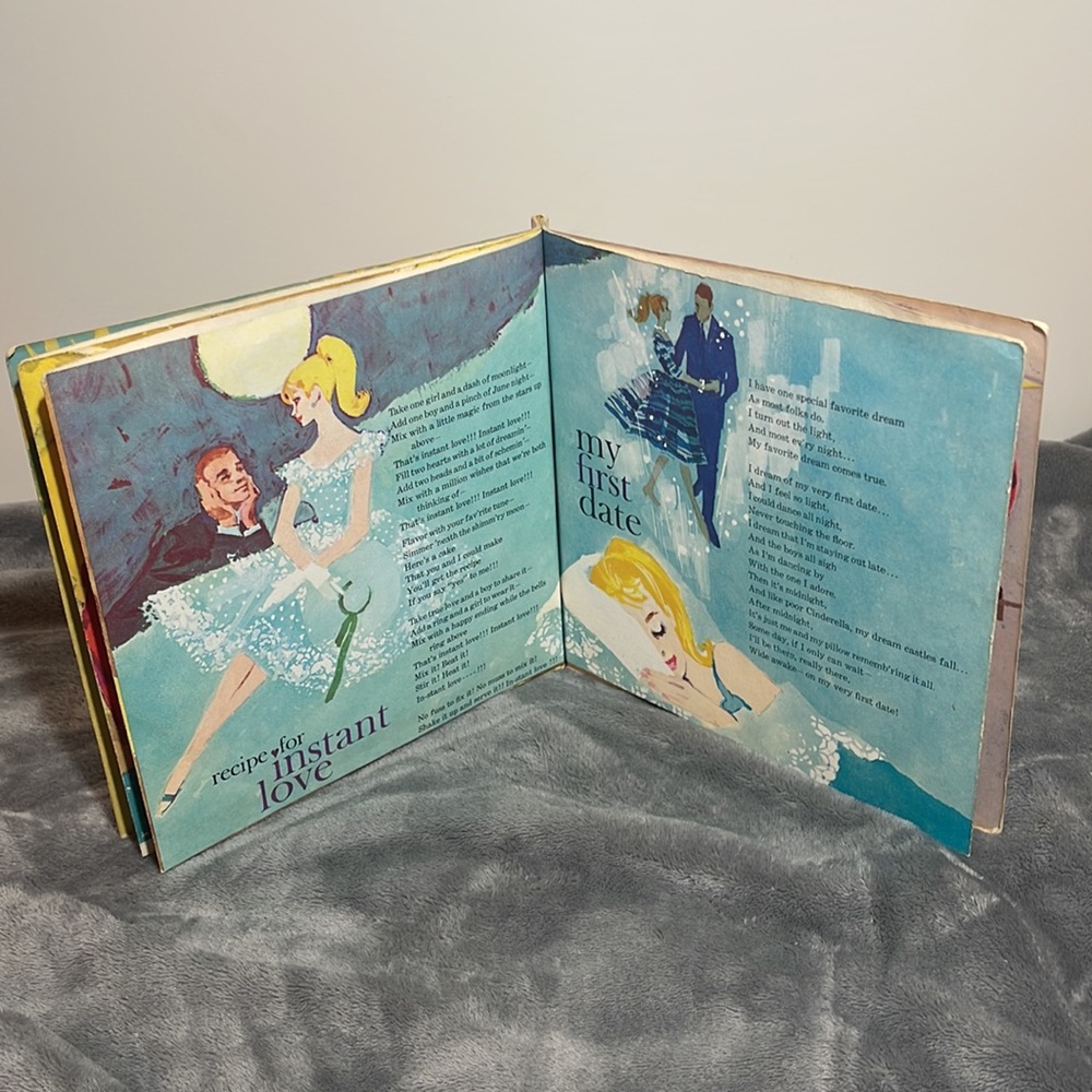 Barbie Sings! 45 RPM Single-book of 3 - Picture 7 of 9